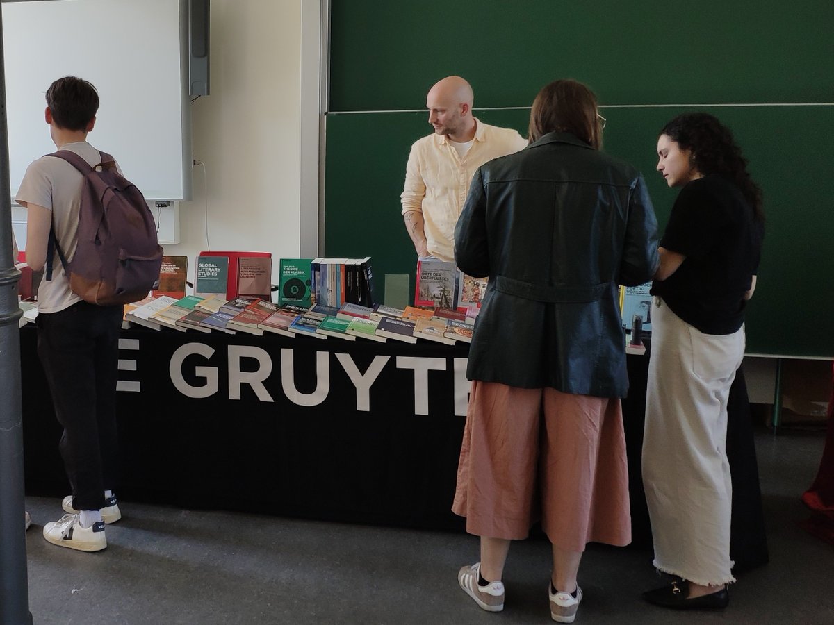 degruyter_lit's tweet photo. Auch wir sind auf der XIX. Tagung der Deutschen Gesellschaft für Allgemeine und Vergleichende Literaturwissenschaft (#DGAVL) mit einem Stand vertreten und freuen uns auf nette Begegnungen und interessante Gespräche! https://t.co/5jC5axhzzW