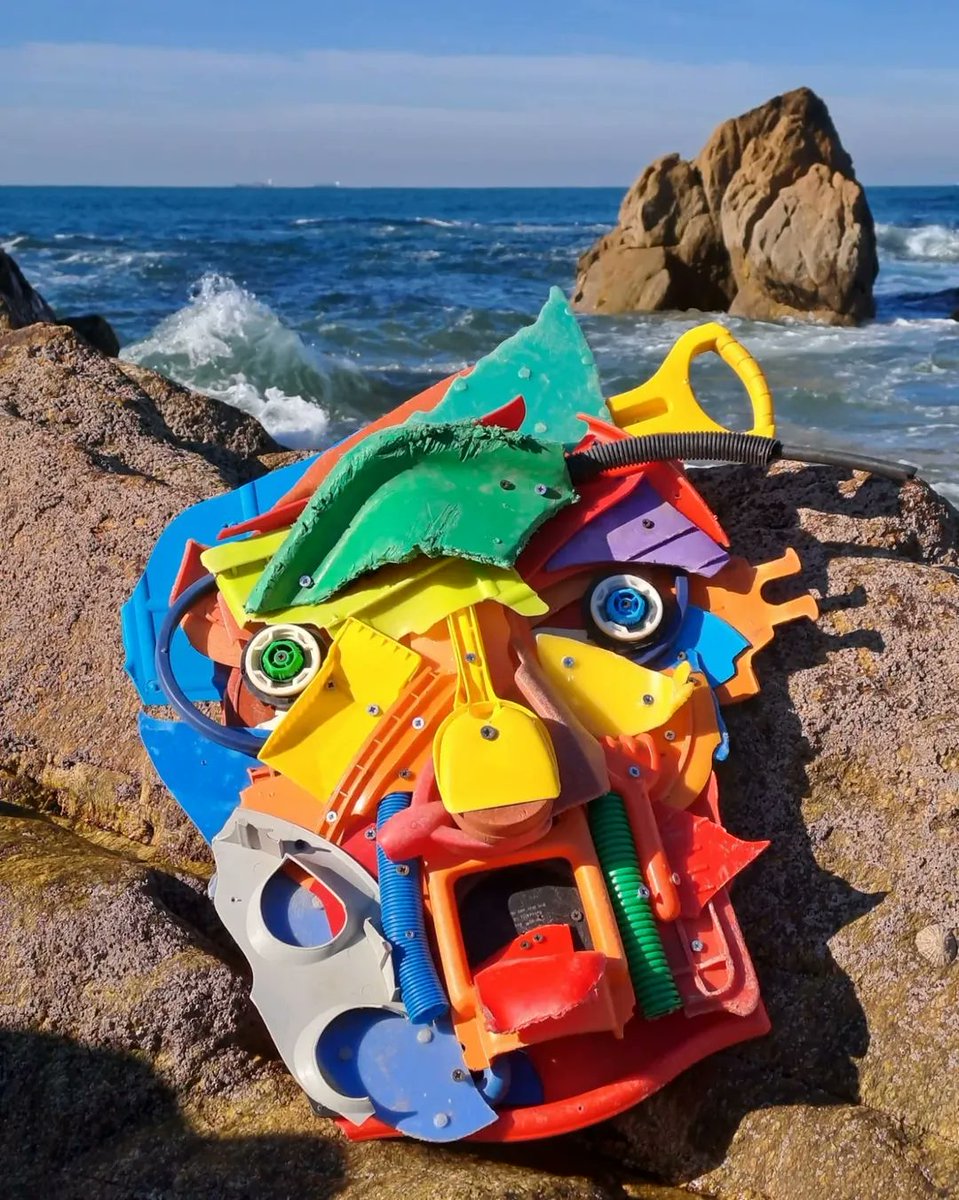 WorldOceansDay's tweet photo. Meet Ricardo Nicolau de Almeida, a talented artist who transforms ocean plastic pollution into beautiful works of art. 🌊🎨 His unique creations serve as a powerful reminder of the impact our daily choices have on the environment. https://t.co/X9KfEElPHx https://t.co/zvKk8EEvwN