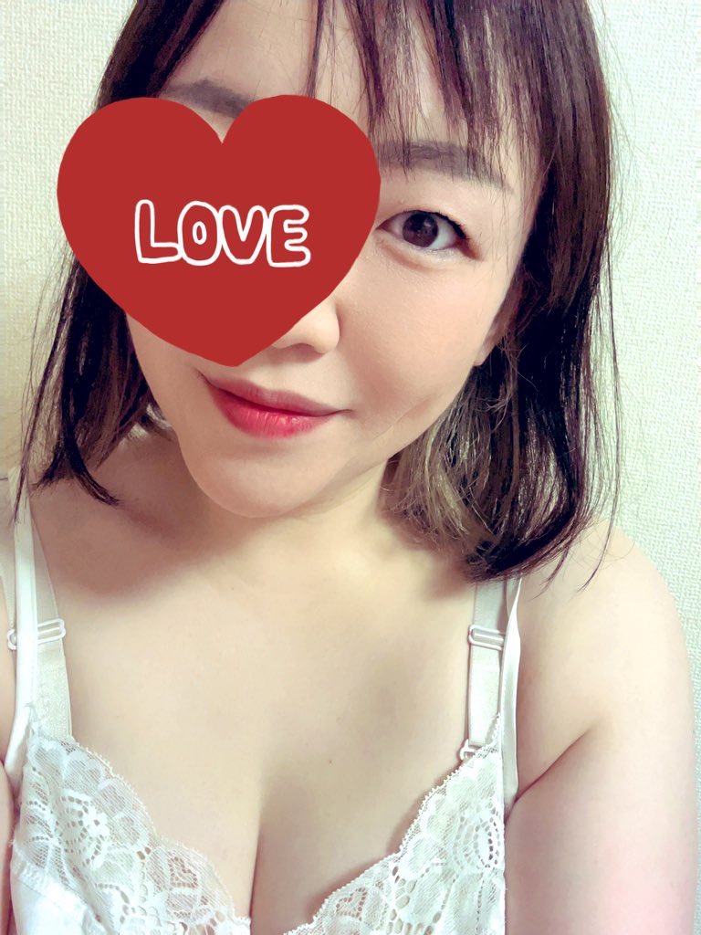 こんばんは🌙*ﾟ
梅雨入りですね♡
ムシムシして、寝苦しい夜がまたやってきます😭♡

明日は川口ルームなので、ゆっくり寝れるといいな︎︎ᕷ·͜· ︎︎♡

既にご予約いただいているお客様、ラスト枠ありがとうございます🈵♡

16時～20時まで🈳ですので、お待ちしてますよ♡♡