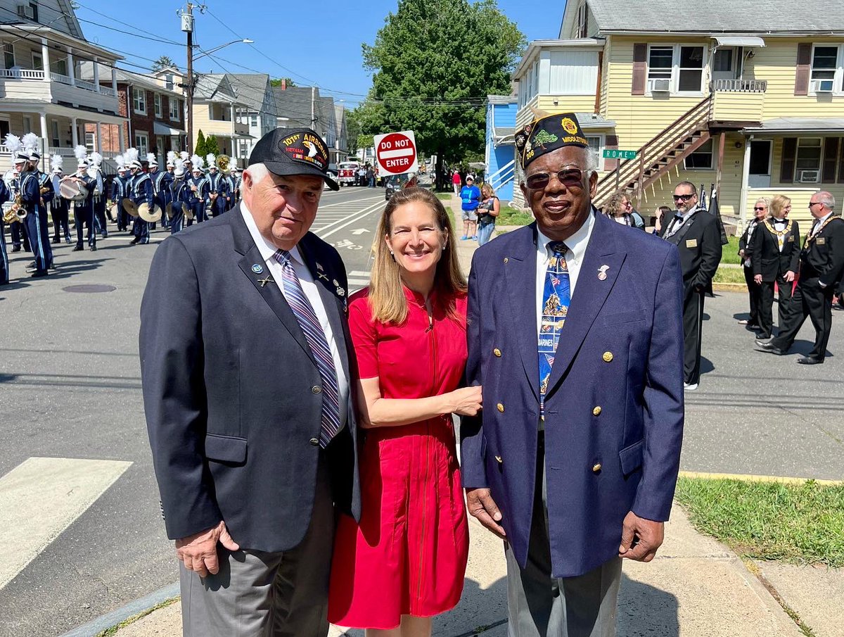 LGSusanB's tweet photo. A true honor to attend the @CTVetsAffairs Memorial Day Ceremony and march in the Middletown Memorial Day parade. It was a special day to join together to remember and honor the memory of our service members who bravely gave their lives defending our country. https://t.co/fyImkpcUjC