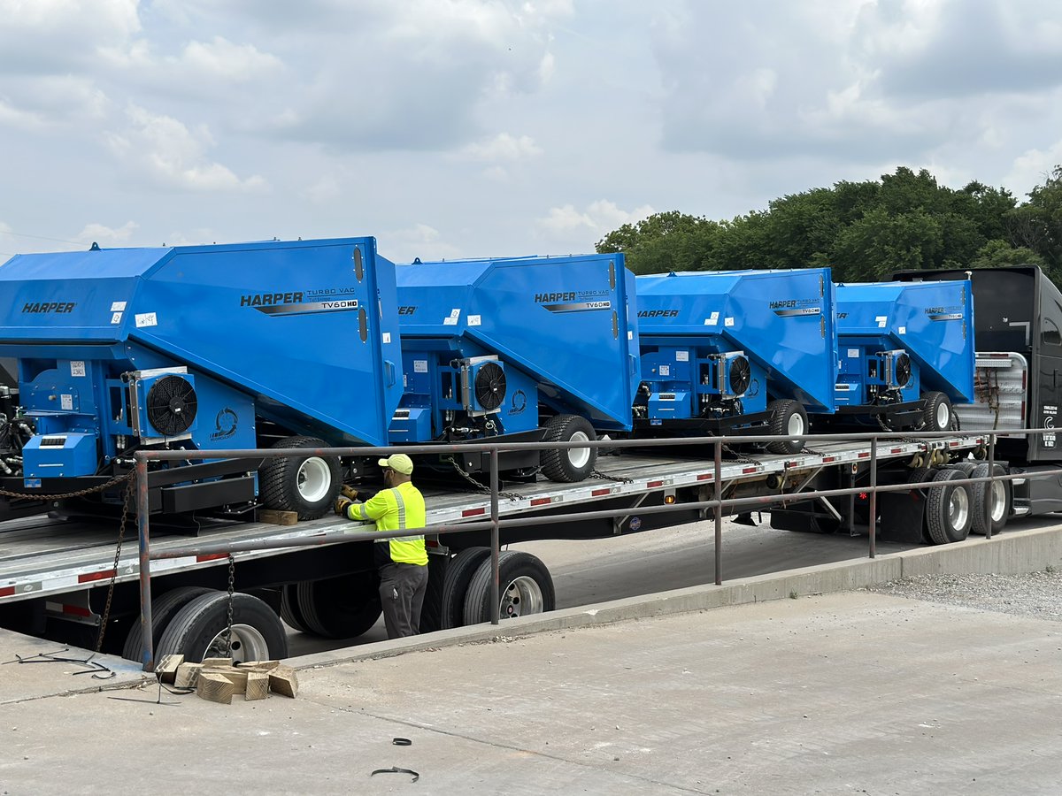 HarperTurf's tweet photo. On Friday, we loaded up these two Turf loads! @wescoturf & @SimpsonNorton1 we're excited for you to get these beauties!
#HarperTurfEquipment #cleanerfasterharper #hotshot #hotshotlife #hotshotloads #florida #arizona #turf #turfcare #turflife #turfmanagement #TurfDirectory https://t.co/POmBbnbcuj