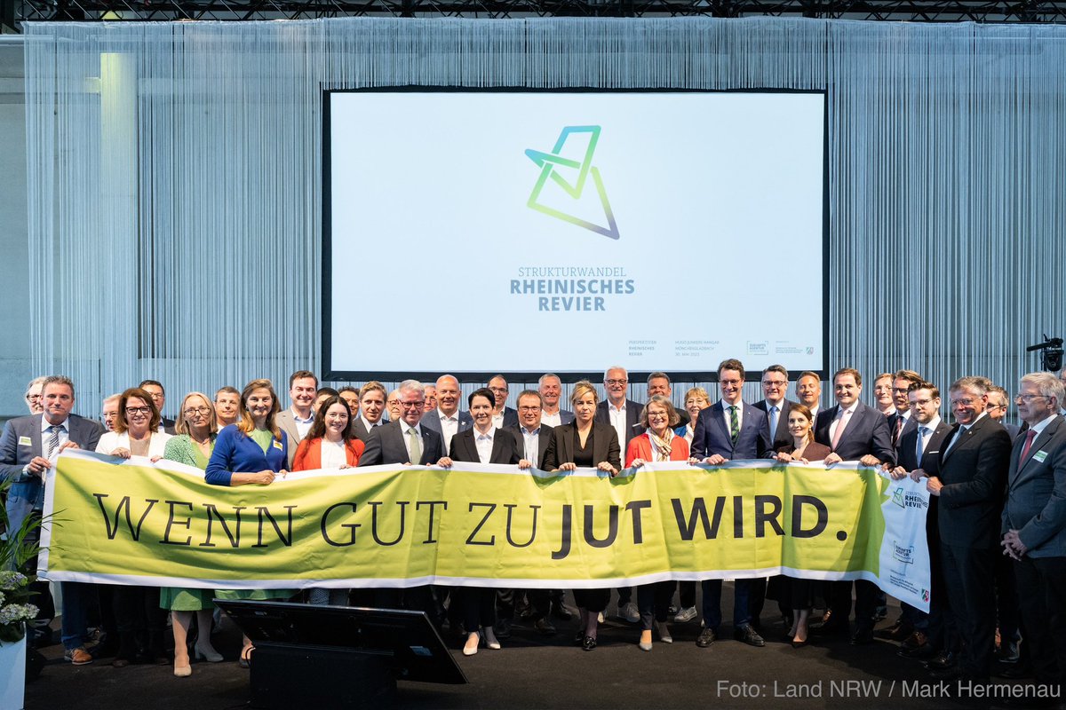 Mit der Unterzeichnung des Reviervertrags 2.0 durch Land & Region wurde heute ein Zeichen für ein starkes und lebenswertes #RheinischesRevier gesetzt. Das muss für die #Landwirtschaft auch mehr Planungssicherheit & Perspektiven bedeuten.