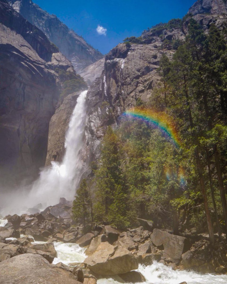 Lilith2435's tweet photo. For me, it's always more perfect and more important to keep it pristine. Believe me, it's not.
#alexhassumfungincali #yexplore #yosemitenps #naturalcalifornia
#nationalparkgeek
#destinationearth #findyourpark
#allaboutadventures
#oneturnoffthemainroad #ipulledoverforthis https://t.co/OsykehstBB