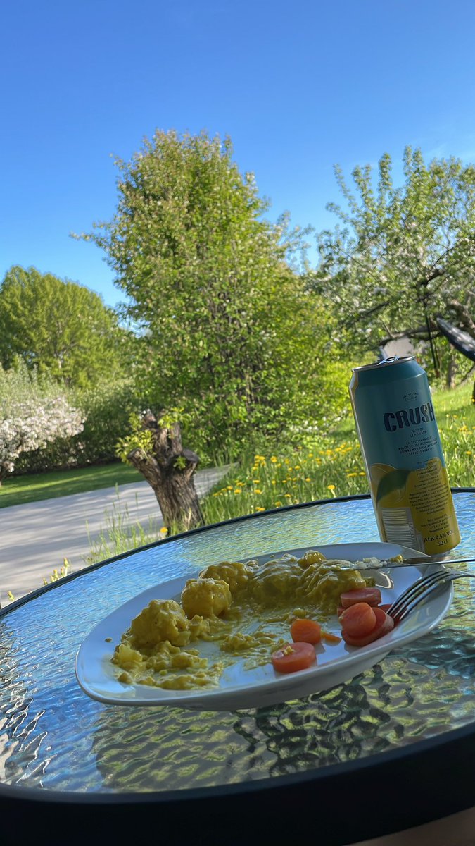 AMOSSounds's tweet image. Friendly reminder that we have no polar bears walking down the streets, and its 29 degree celcius in Norway. Good summer peeps 😎☀️