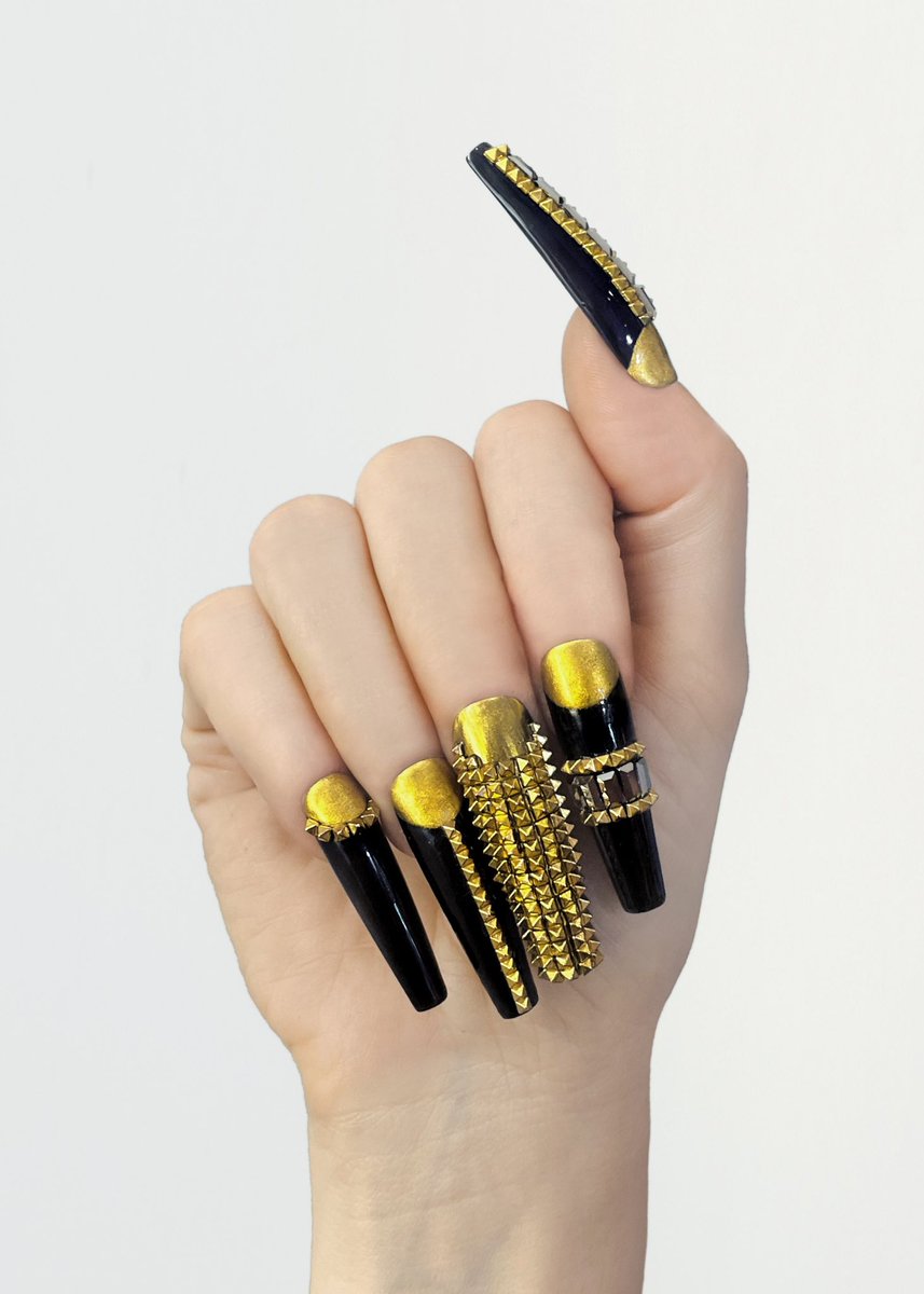 AnaLocking's tweet photo. 7th @DragRaceEs episode nails
#DragRaceEs
#AnaLockingNails 💅🏻
#QueTePincho
✨🔪💣🔪✨
👨🏻🎤🎸🤘 GOD Save THE QUEEN https://t.co/00HpI2qb6t
