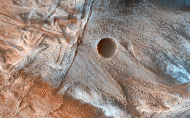 HiRISE Mars Foto van de dag: A Mass of Viscous Flow Features. Credits: NASA/JPL-Caltech/Univ. of Arizona #mars #hirise #sterrenkunde #astronomie #nasa #ruimtevaart