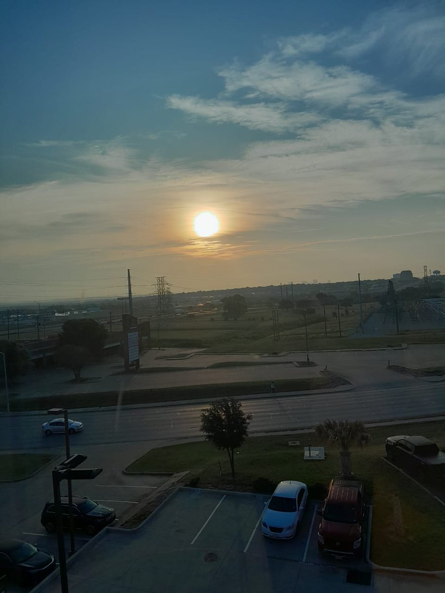 SenatorMushtaq's tweet image. Sunrise in Fort Worth۔
جھاں ڈاکٹرعافیہ قیدہے،آج ڈاکٹرفوزیہ کی20سال بعدملاقات ہوگی،ان شاءاللہ۔
پھرکہتاہوں،عوام بیدارہوں،حکمران سنجیدہ ہوکرریاستی سطح پریہ ایشواٹھائےتوسالوں نہیں دنوں،ہفتوں میں عافیہ رہاہوسکتی ہے۔
اےاللہ،اےکن فیکون ذات،اپنےقدرت کاملہ سےایسےاسباب پیداکرےکہ امت کی یہ…