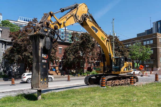 Photo of a City of Ottawa excavator.