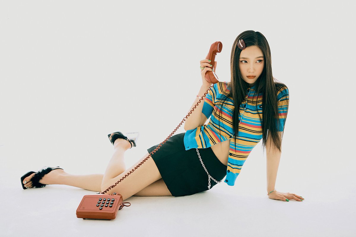 PopBase's tweet photo. 2 years ago today, Joy of Red Velvet released her debut mini-album ‘Hello.’ https://t.co/o6toK7QUpw