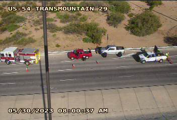 KVIAtraffic's tweet photo. 🚨 #TrafficAlert: Two big crashes right now: 🚨 
- I-10 WB at Lee Trevino, left lane closed. 
- Gateway South @ Transmountain, two right lanes closed. https://t.co/ltjTMnSq9J https://t.co/oyU1cHFCPA