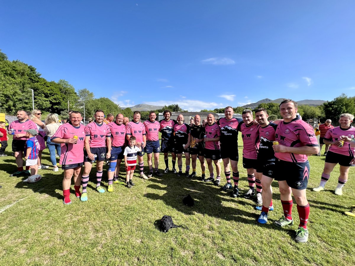 "Vets" Cefni wedi chwara i Barbariaid Gogledd Cymru yn erbyn Vets How Gets Bethesda Dydd Sadwrn🐗🏉👏

Cefni Vets played for the North Wales Barbarians against Bethesda "Vets How Gets" on Saturday🐗🏉👏