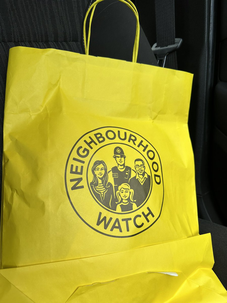 TomForBramley's tweet photo. 👮‍♂️ I’ve been out in Bramley helping to set up Neighbourhood Watches with West Yorkshire Police.

These are free to set up and the Police provide helpful material to prevent antisocial behaviour.

If you’d like to set up a Neighbourhood Watch, email me and I’ll be happy to assist. https://t.co/9FMtdQH0iX