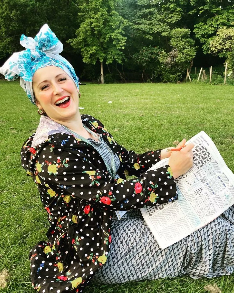 It's opening night of the @operahollandpk
2023 season! Can't wait to share this brilliant Rigoletto production with the world.

Spoiler-free backstage shot by Best Dressing Room Buddy Ever @GeorgiaMaeBish of us attempting cryptic crosswords in the park...

#OHP2023 #OHPRigoletto