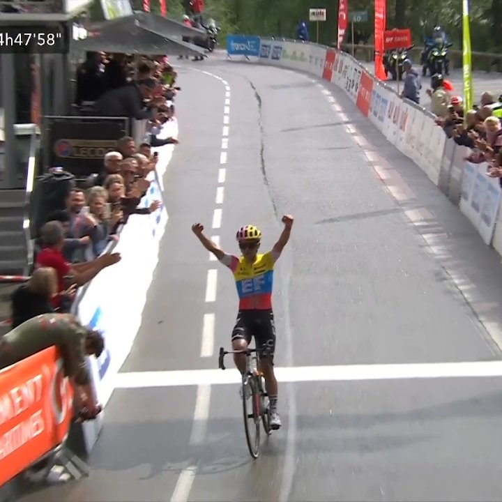 RodriSabato's tweet image. VICTORIA VICTORIA VICTORIAAAAA

Richard Carapaz se lleva su primera victoria en Europa en la clásica de los Alpes Maritimos llegando en solitario levantando los brazos 🇪🇨🔥

Prendiendo los leños poco a poco... 🚂