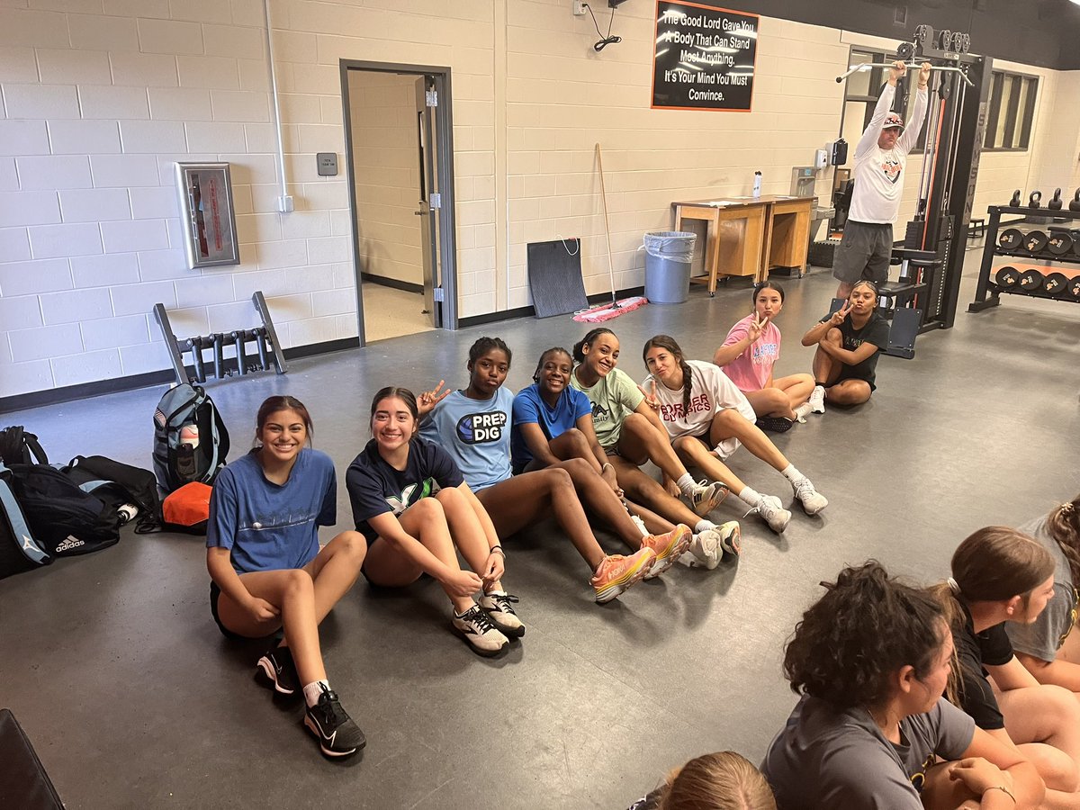 LPLadyDawgsBB's tweet photo. First Day of Strength and Conditioning Camp…!!! https://t.co/TRpW4D2LvL
