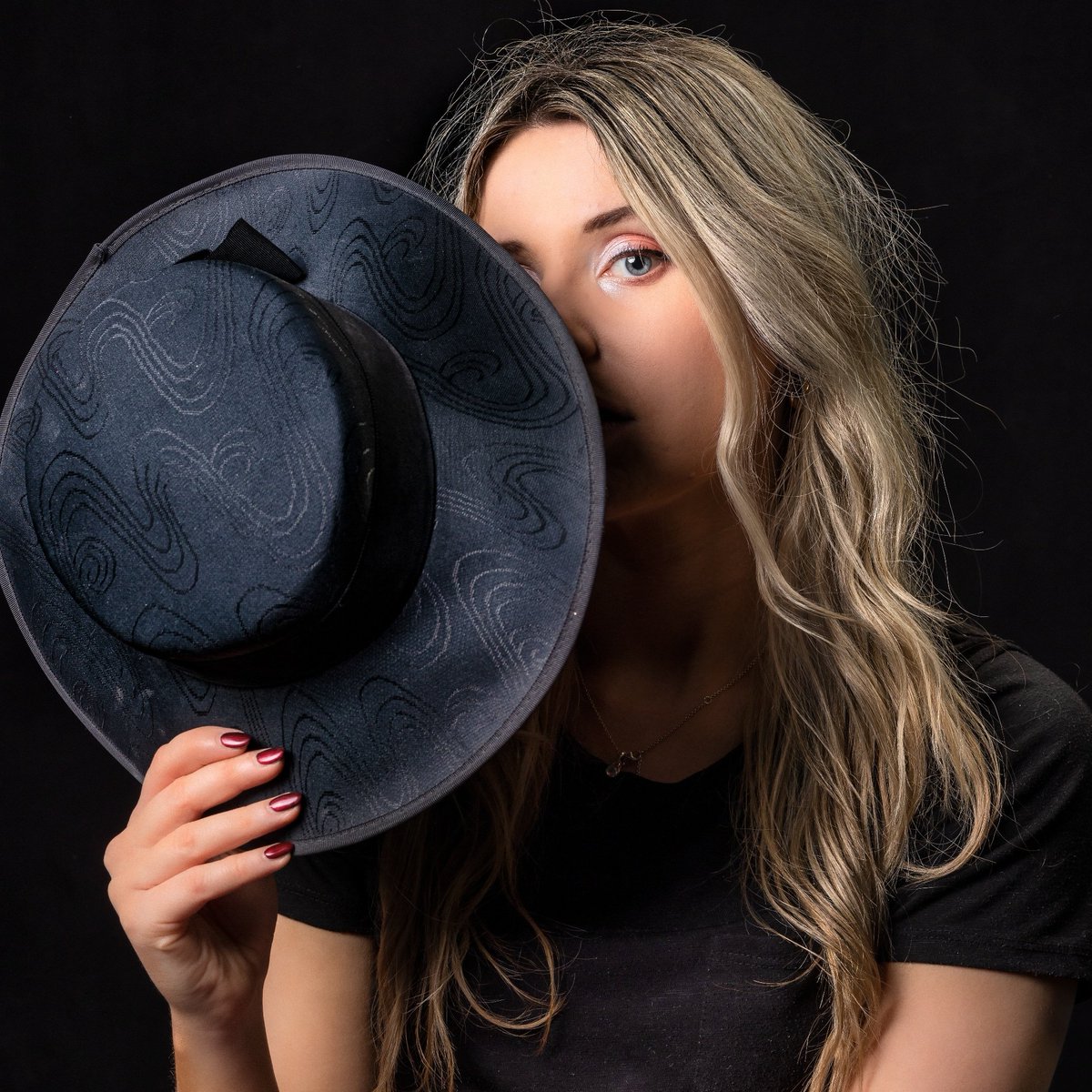 philkaos1's tweet photo. Peek a boo 

Model @CharlBrownyxox 
.
.
. 
#streetphotography #fashionphotography #lifestylephotography #portraitphotography #cosplay #nashville #fortcampbell #remoteshoot #nashvillephotographer #kentuckyphotographer #canon #canoneosr https://t.co/vMvrJCV3Gb