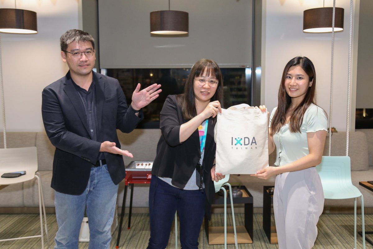 IxDATaiwan's tweet photo. #IxDATaiwan 互動快板#23:#Interaction23 Redux |AI浪潮帶給設計師的多重未來想像
在社群夥伴國泰金控的溫馨場地,紫綺共分享了三場講座內容的精華;小雨分享瑞士現場實際參與的經驗與八場最有感的精彩內容,最後加碼 IxDA Local Leader Retreat 的內容,整場年會真的充滿精實!#IxDA https://t.co/PF1LoAuNQd