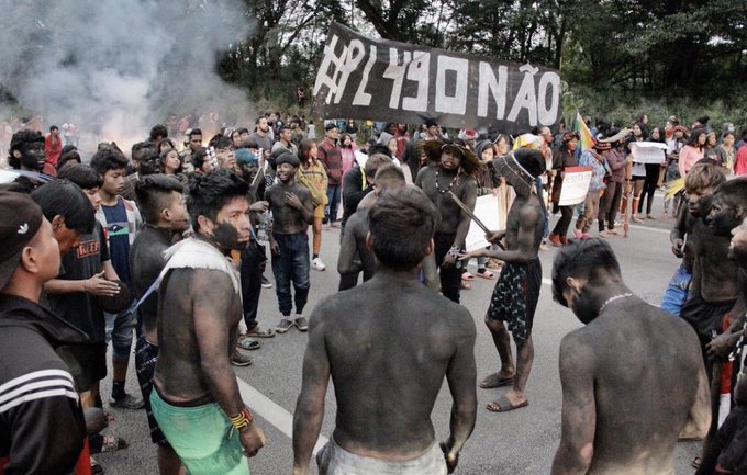 lazarorosa25's tweet photo. Todo meu apoio ao povo indígena que está manifestando pacificamente na Rodovia dos Bandeirantes para proteger suas terras. MARCO TEMPORAL NÃO! #PL490Não https://t.co/KE1p7REnwL