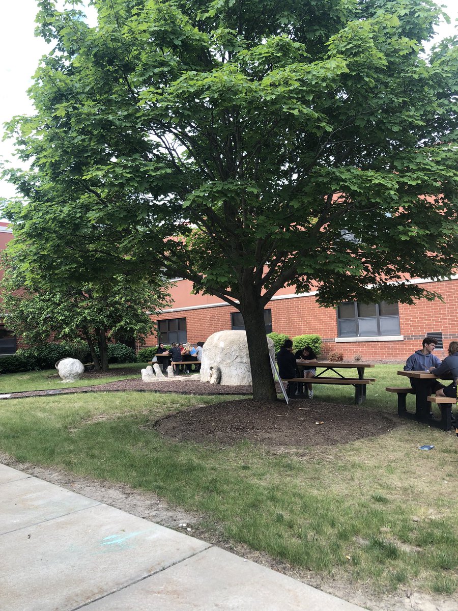 MissLonero's tweet photo. CT English III is wrapping up the year with our usual journaling bell ringer, but for the last journal entry we took our writers outside!  We will miss this group! #yhsfoxes #writers https://t.co/4TEJsO1fqk