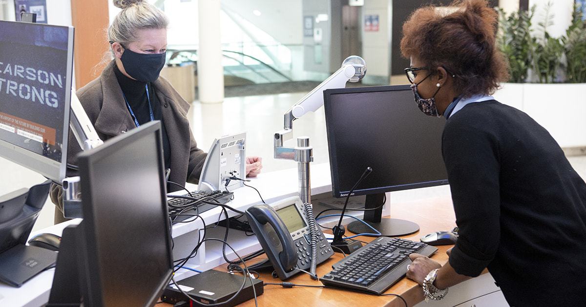 TorontoPearson's tweet photo. Need help hearing, or understanding English while at the airport? LanguageLine offers live language translation for passengers who are deaf, or hard of hearing or know limited English: https://t.co/ioIfScqHfo #NAAW2023 https://t.co/QiR12BQwgt