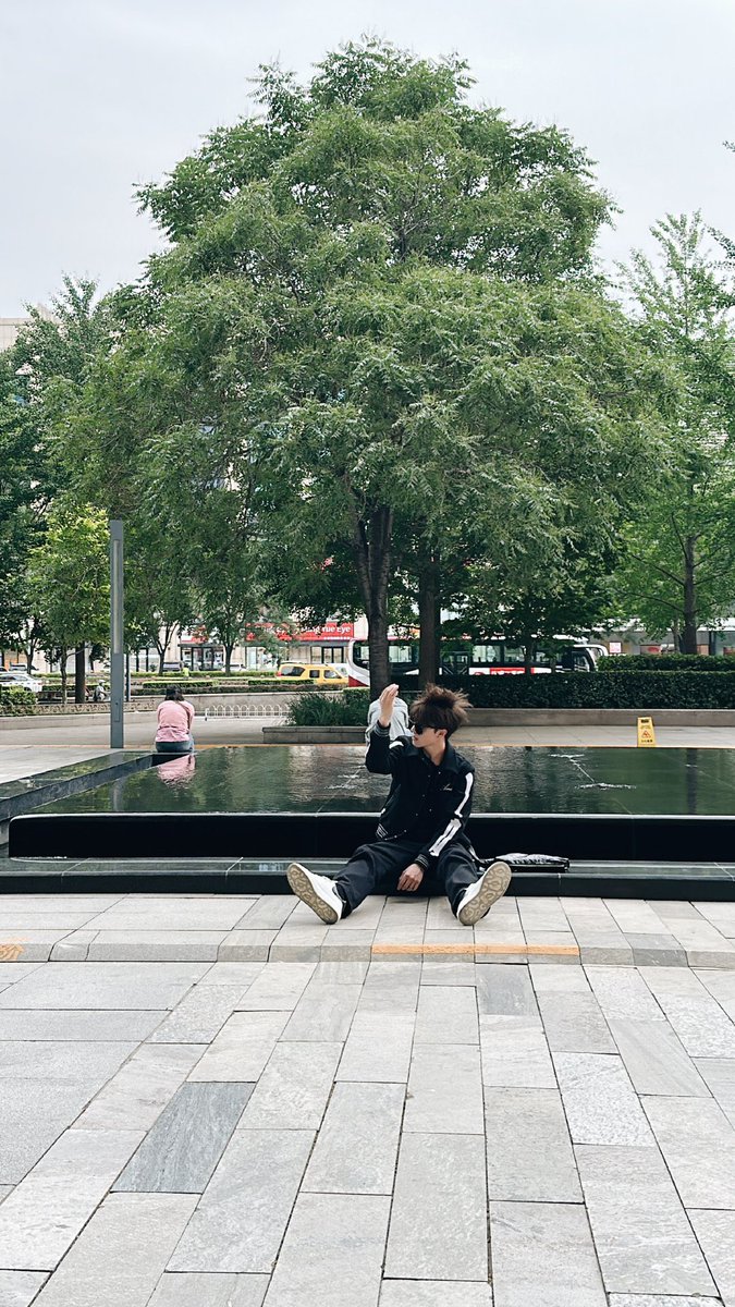 patrick_thfc's tweet photo. 230530 | Patrick's Weibo Update

ʚ🐰ɞ

วันนี้เห็นสถานที่ตรงนี้ รู้สึกสบายมากจริง ๆ ที่ได้นั่งพื้น ฮ่าๆๆๆ😎

© https://t.co/wWN3C06vu1

@patrick_pppat
#แพทริค #PatrickFinkler #尹浩宇 #Patrick尹浩宇 https://t.co/YSJBP0PlyD