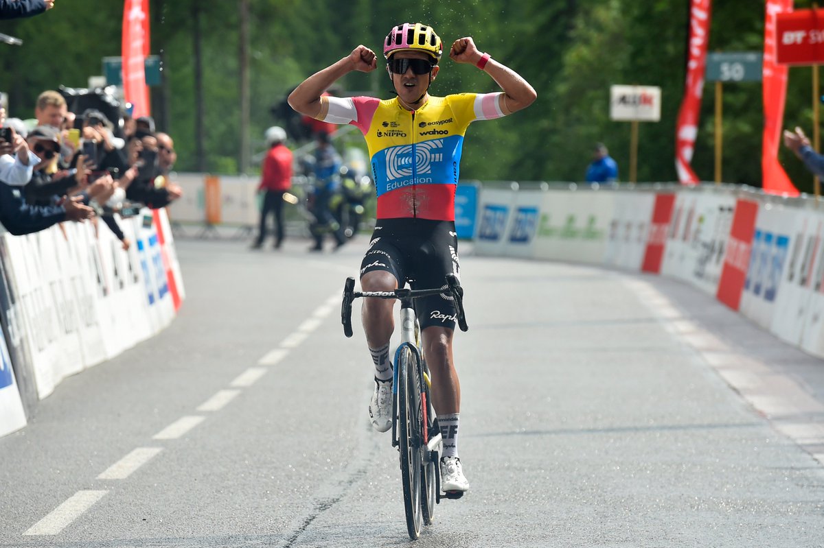 EFprocycling's tweet photo. 💥💥💥 ¡Atención Ecuador! Richard gana 🚂

What a ride by our Olympic champion who attacked on the final climb and never looked back. https://t.co/WxYxGqyLYZ