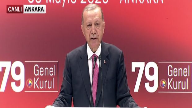 🗣Cumhurbaşkanı Erdoğan, önümüzdeki dönemde ülkenin karşılaştığı sorunlara ortak akılla çözüm arayacaklarını belirtti.

'Vatandaşımızı enflasyona ezdirmeme politikamıza sıkı sıkıya bağlıyız. Enflasyonu tek haneye düşüren yine biz olacağız.' ifadesini kullandı.