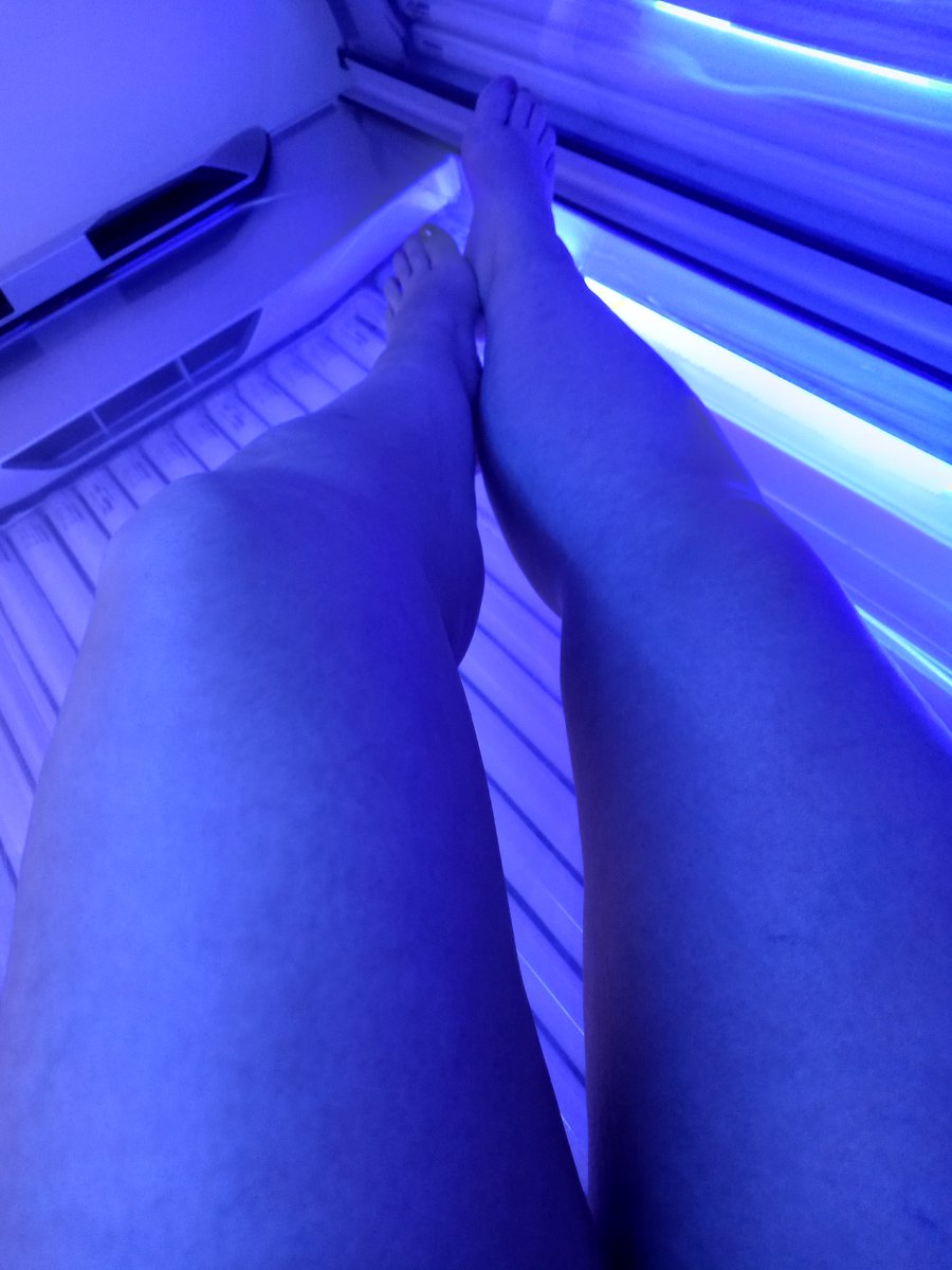 Being a busy lady living in breeches does nothing for tanning the legs so a sneaky sunbed deals with that matter. ☀