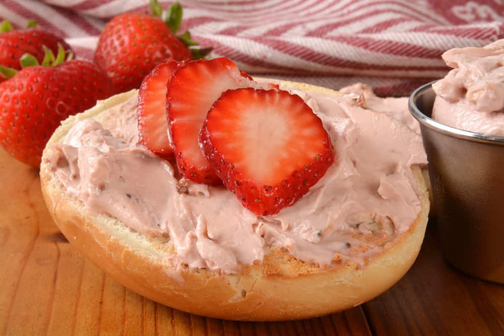 This homemade strawberry cream cheese is a vibrant and fresh tasting way to liven up your bagel!

Read more 👉 lttr.ai/ACSg3

#breakfastideas #breakfast #recipes #strawberries