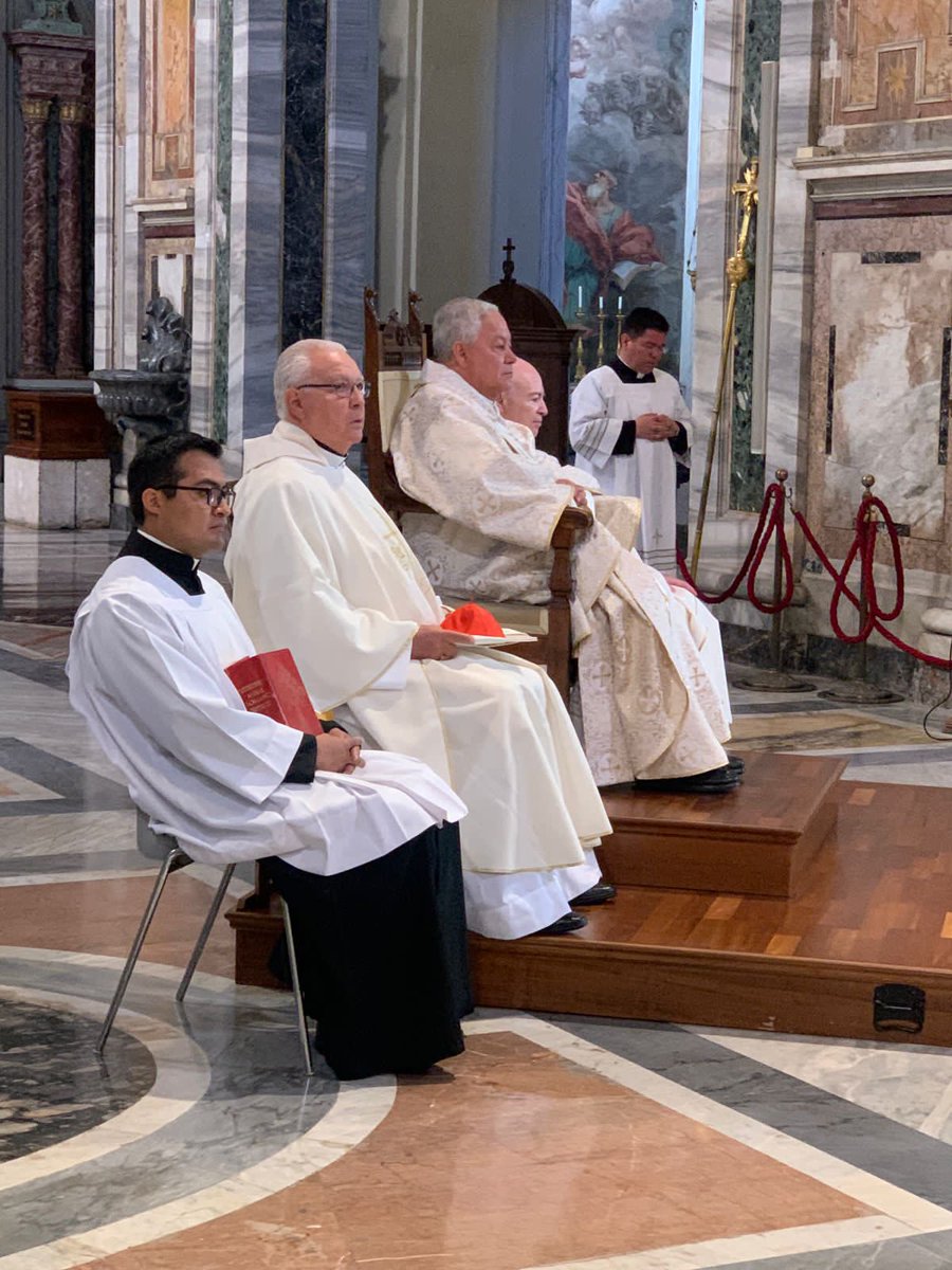 Esta mañana, como parte de las actividades de la Visita Ad Limina, el señor Arzobispo de Puebla Mons. Víctor Sánchez Espinosa, presidió la solemne Eucaristía en la Basílica de san Juan de Letrán, considerada madre y cabeza de todas las iglesias y sede del Papa como obispo de Roma