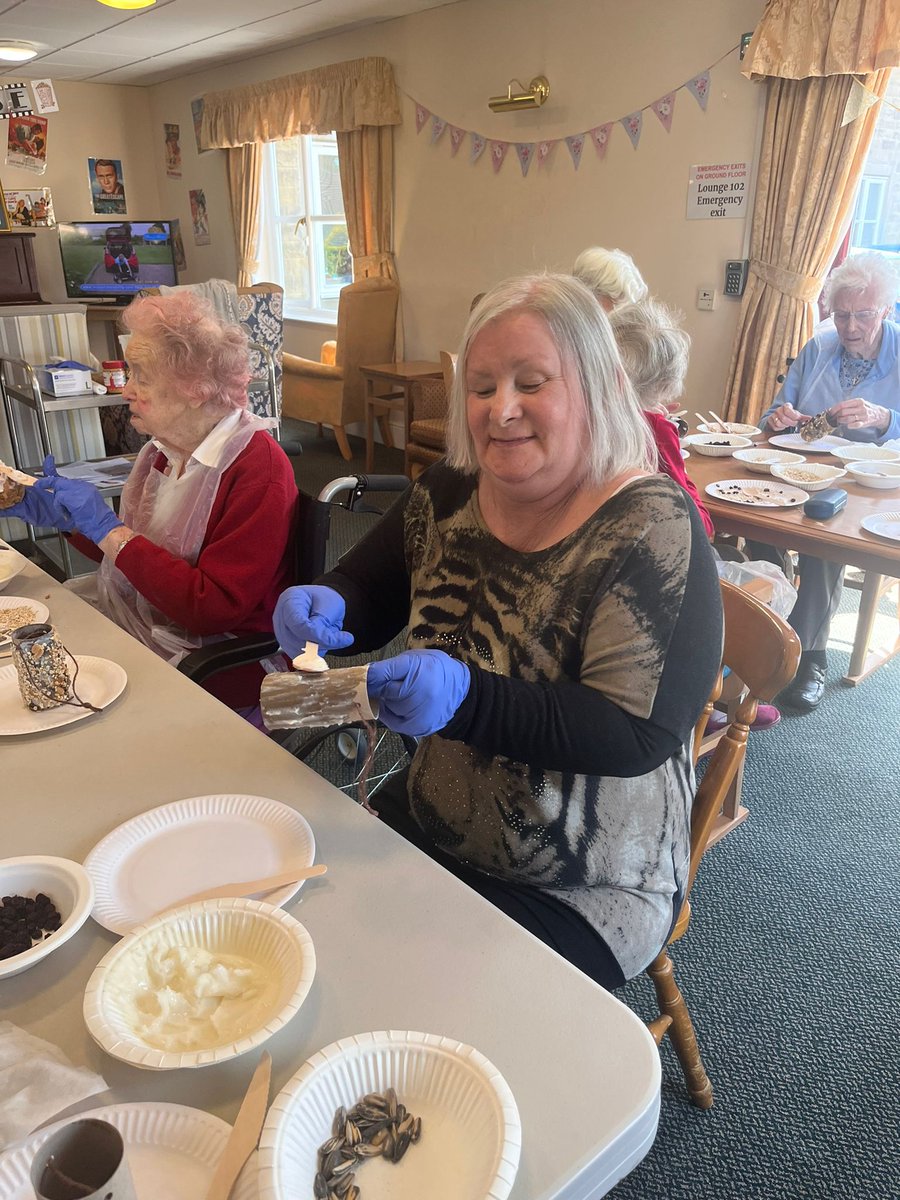 The residents of Laurel Bank have been busy making some bird feeders to add to their garden 🐦