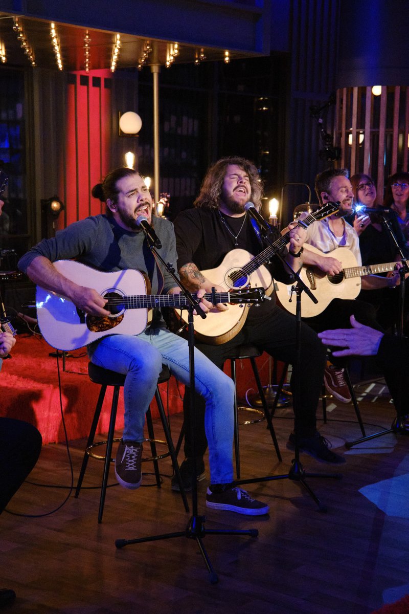 Ce soir, on sera dans vos télés pour faire une reprise ben l'fun dans le nouveau show de Marc Labrèche, <a href="/jvvt_noovo/">Je viens vers toi</a>. 🎵

📍 <a href="/noovo_ca/">Noovo</a>, 20h. 

Photos 📸 Eve B. Lavoie