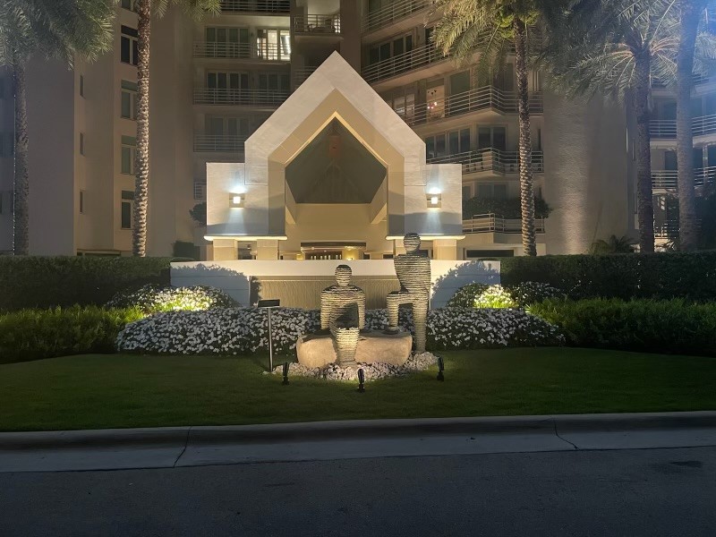 @illuminationfl We were brought in to add a few landscape lights around the statues and plaque at a large residential property in #bocaratonflorida. A little touch of light enhanced the look of the entrance.