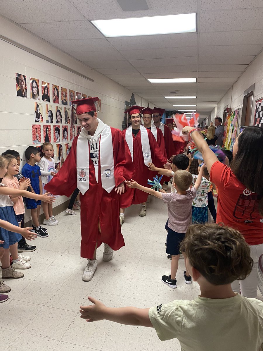Senior walks <a href="/GroveAve220/">Grove Avenue Elementary</a> for the class of 2023! #WeBelong220 <a href="/barrington220/">Barrington 220</a> <a href="/BarringtonHS220/">Barrington High School</a>