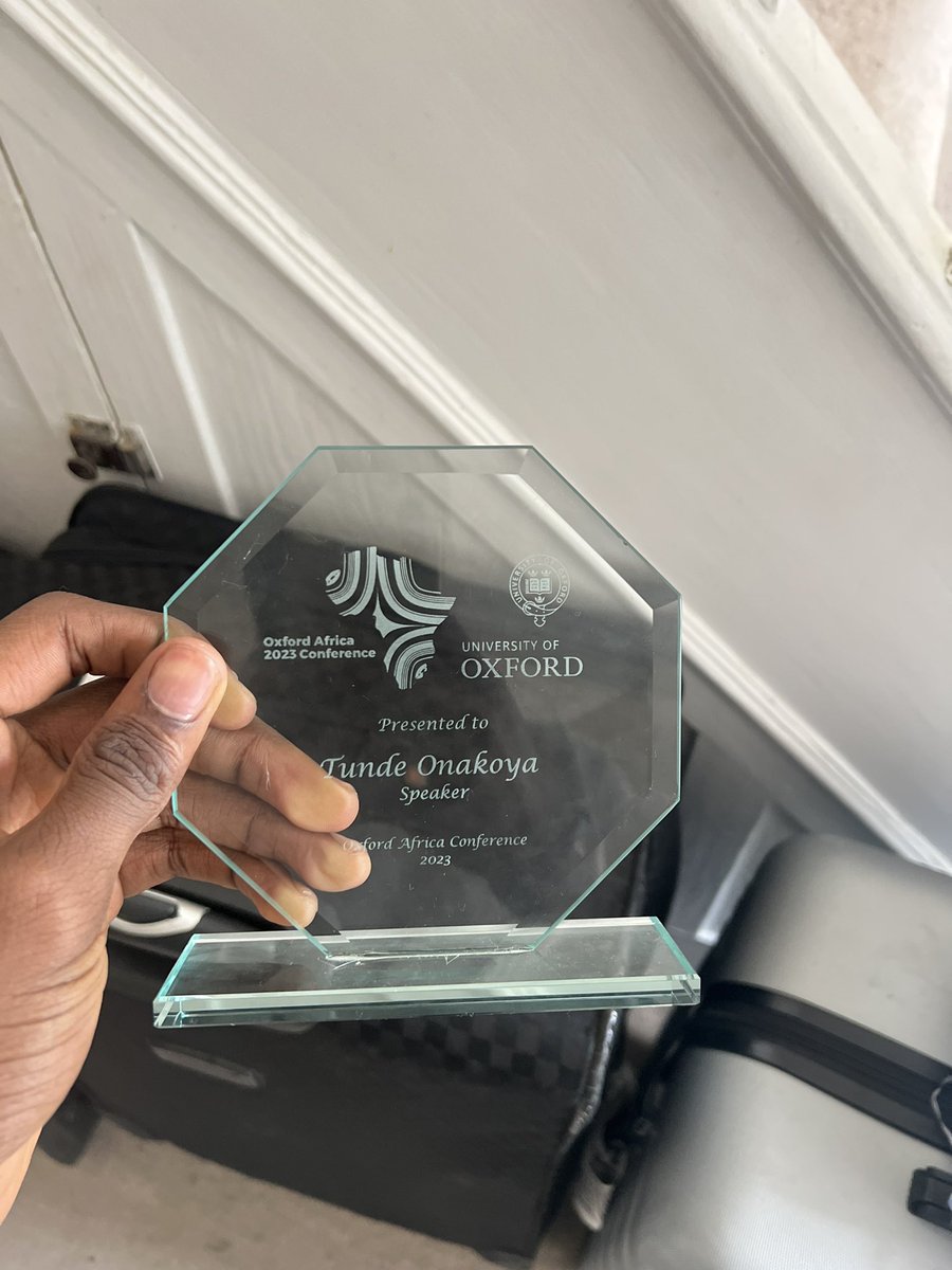 Tunde_OD's tweet photo. Life. One moment you’re in your small room in Ikorodu struggling with hunger pangs and wondering if you’ll make it through the day. 
2 years down the line you’re speaking at Oxford University and sharing your ideas in a room with some of the most brilliant minds in the world. https://t.co/1hRhMRRDPL