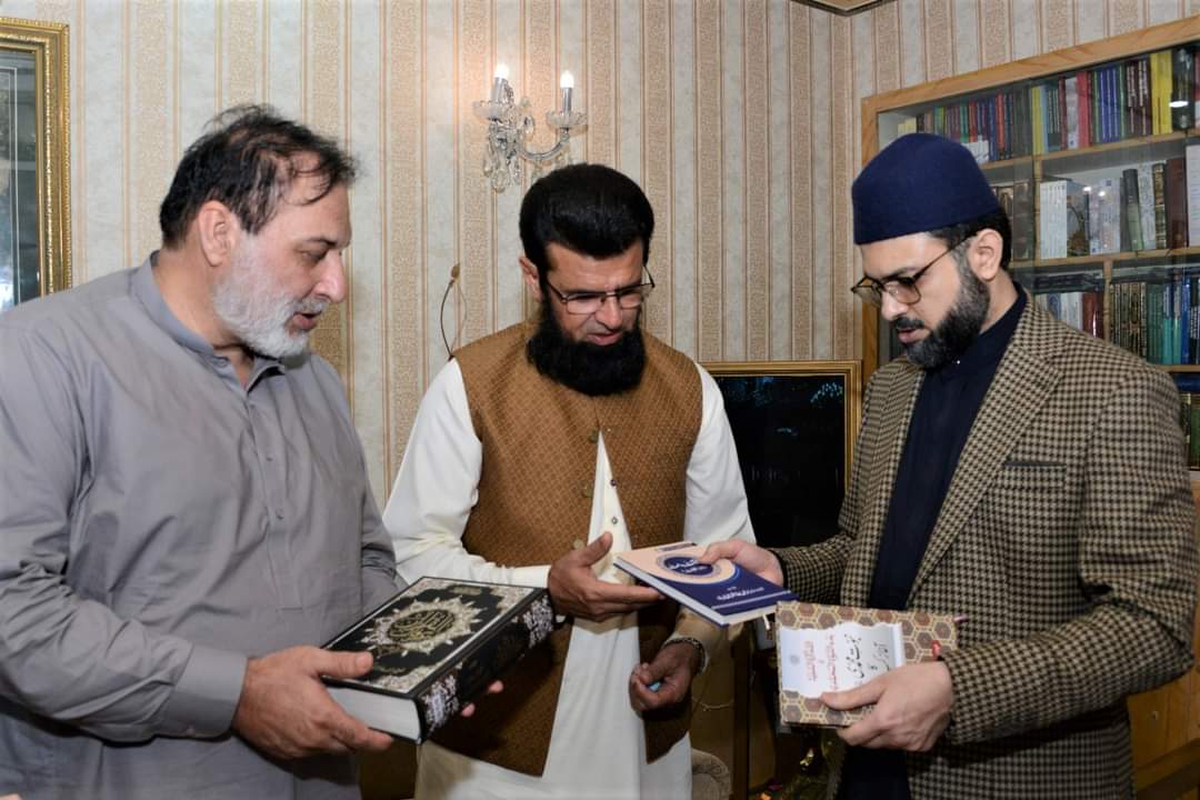 چیئرمین سپریم کونسل منہاج القرآن انٹرنیشنل ڈاکٹر حسن محی الدین قادری سے عالمی شہرت یافتہ آئی سی سی کرکٹ ایمپائر علیم ڈار نے ان کی رہائش گاہ پر ملاقات کی۔اس موقع پر سابق مینجر پی سی بی اظہر زیدی، انٹرنیشنل کرکٹ ایمپائر ضمیر حیدر اور معروف کاروباری شخصیت محمود بٹ ان کے ہمراہ تھے۔