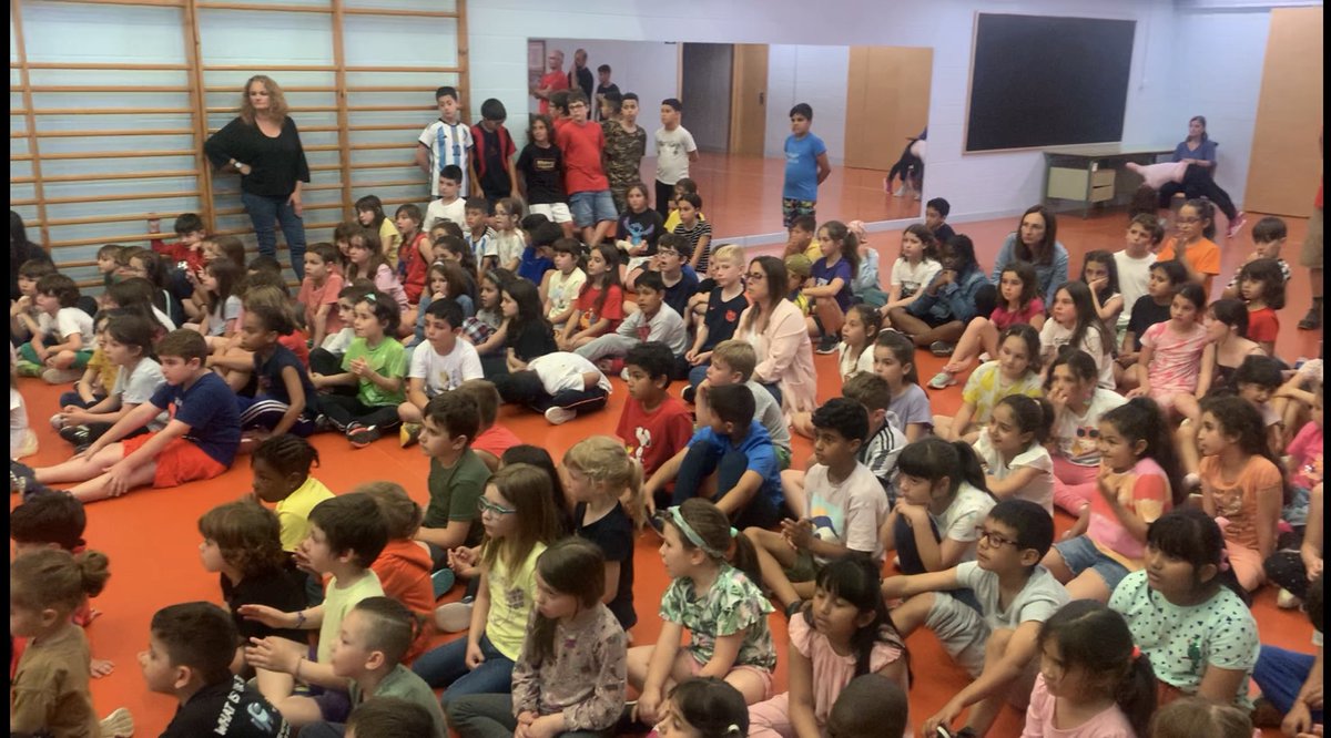 EscolaJMaragall's tweet photo. Avui petit gran concert del projecte Entretradis. Que bé han tocat i cantat aquests nens i nenes de 4t, 5è i 6è. Molt bé!!! Gràcies Gemma i Andreu de l’Escola d’Arts en Viu per formar part de la nostra escola! @Entretradis
@interseccions__ https://t.co/NxLBQYcOaW