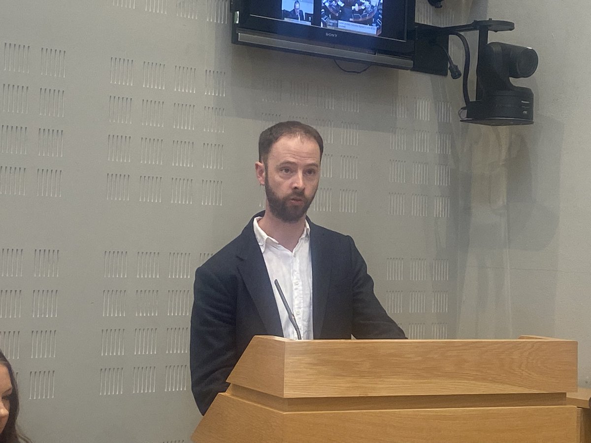 Dr @hugh_kearney discussing rehabilitation in MS at the #WorldMSDay briefing at Leinster House #IaMSomeone @MSIRELAND