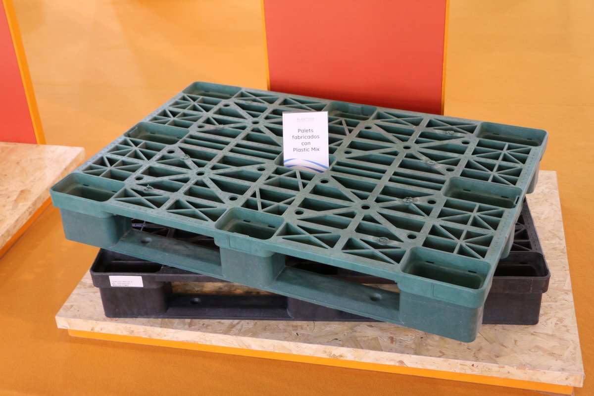 Fira_Barcelona's tweet photo. 🆕 El salón @Equiplast de #FiraBarcelona invita a repensar los usos del plástico y a descubrir su potencial de transformación en la muestra #RethinkingPlastics.
🗓️ Hasta el 2 de junio https://t.co/KSf68jK5xP