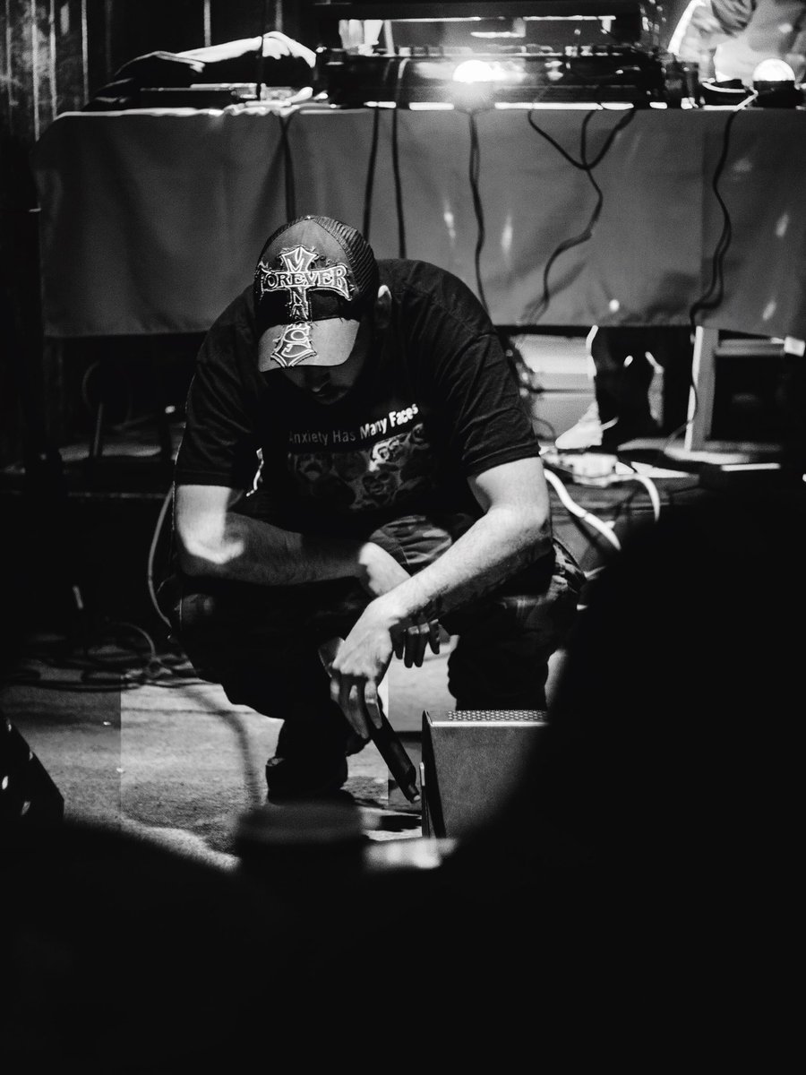 “Motherfuck a tombstone, just throw me in a blank grave” ⚰️