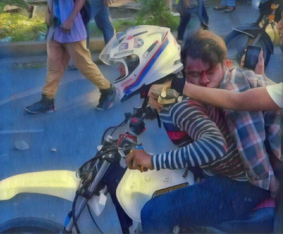 Carazolibre08's tweet photo. Caían unos sobre otros, mataban sin piedad eso no se puede olvidar. 
De las peores masacres que perpetró ortega y murillo. 
¡LAS MADRES NO SE RINDEN, EXIGEN JUSTICIA! 
#ProhibidoOlvidar 
#SOSNicaragua 
#JusticiaSinImpunidad https://t.co/WJzrNcV1kb