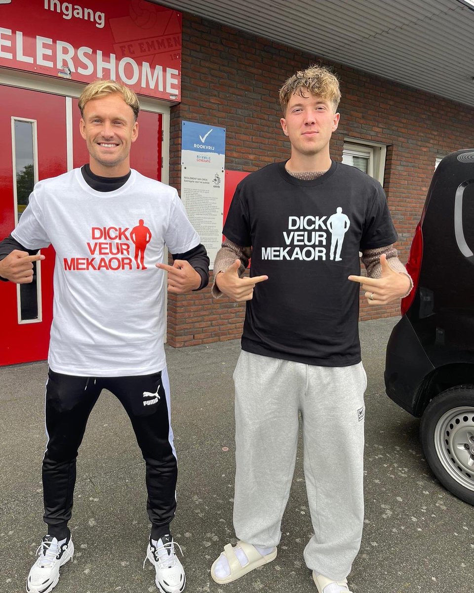 Het afscheid van onze trainer Dick Lukkien komt steeds dichterbij. Dat kan natuurlijk niet zonder een mooi afscheidscadeau.

Dit shirt gaan we zaterdag voor de wedstrijd verkopen (€10,- per stuk). De opbrengst gaat, in overleg met Dick, naar het goede doel Naoberschap. #fcemmen