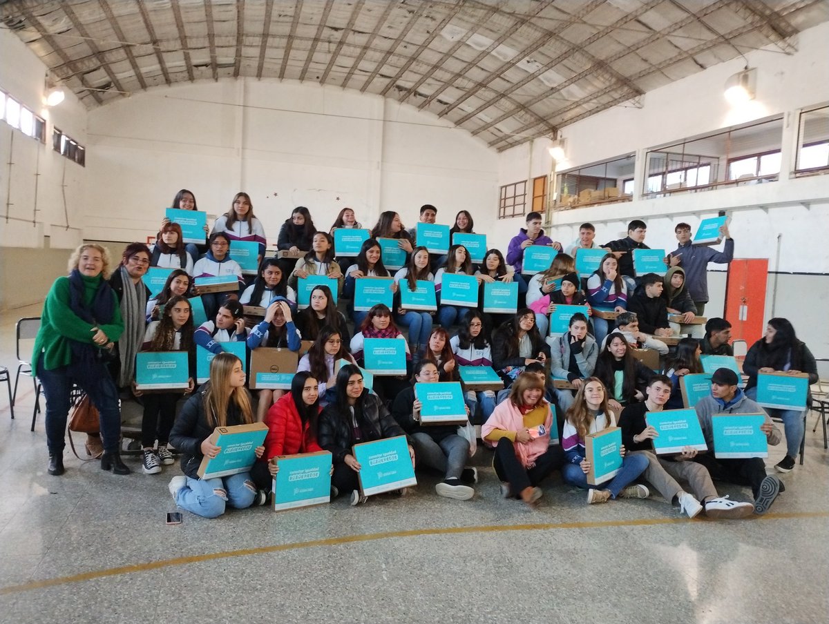 DTE_region01's tweet photo. Entrega de #ConectarIgualdadBonaerense en el Distrito de Magdalena. #DerechoALaEducacion 
Para que más estudiantes tengan acceso a las TIC.💻📱 @AlbertoSileoni @ClaudiaBracchi1 @salbarracin @DTE_BA https://t.co/7H2wIDBUO8