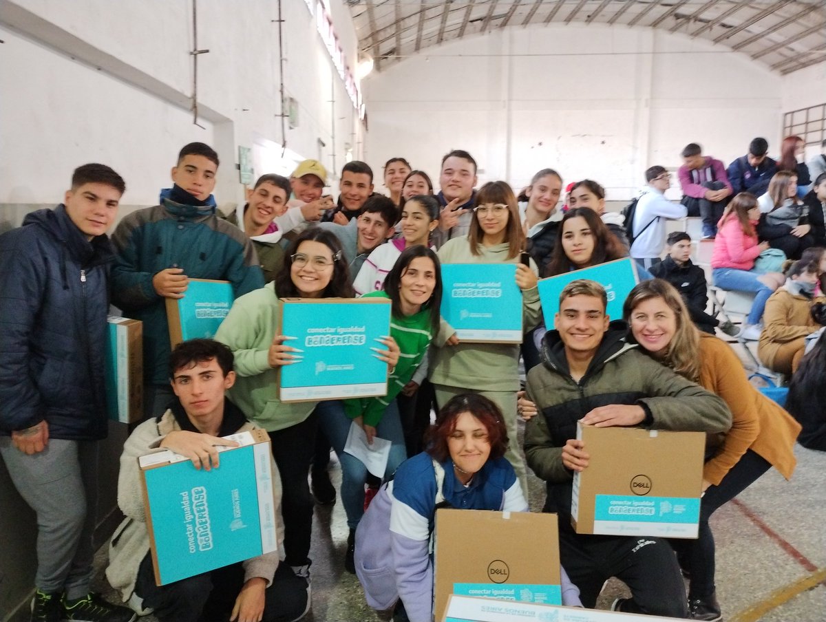 DTE_region01's tweet photo. Entrega de #ConectarIgualdadBonaerense en el Distrito de Magdalena. #DerechoALaEducacion 
Para que más estudiantes tengan acceso a las TIC.💻📱 @AlbertoSileoni @ClaudiaBracchi1 @salbarracin @DTE_BA https://t.co/7H2wIDBUO8