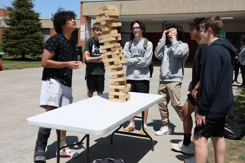 HornetsEhs's tweet photo. The First Hornet Hullabaloo event was last Friday, May 26th.  This was a fun event for our students!  There were lawn games, chalk art, a coffee house, inflatable obstacle courses, and a home run derby! https://t.co/IRtRHP0k6K