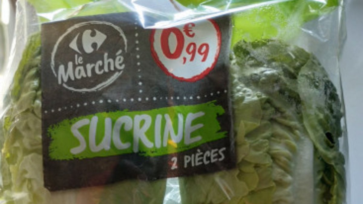 😡 Où est passée la 3ème salade ? #Carrefour réduit le nombre de #sucrines dans ses sachets mais pas le prix ! Vous avez d'autres d'exemples d'#inflation masquée, partagez-les 😉🙏 pulse.ly/ile4paem83 #shrinkflation