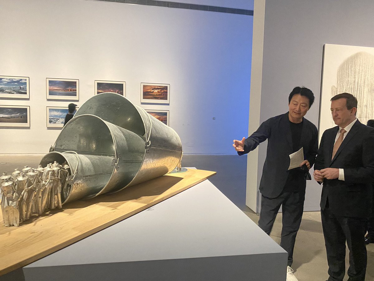 BLortholary's tweet photo. Fin de mission au musée PSA de #Shanghai pour 2 expositions exceptionnelles du festival #Croisements. 1/ « La vie moderne » ou comment le photographe Raymond Depardon raconte la France rurale @Fond_Cartier 2/ 40 œuvres contemporaines offertes par le collectionneur CHENG Xindong. https://t.co/B055hlXXTR
