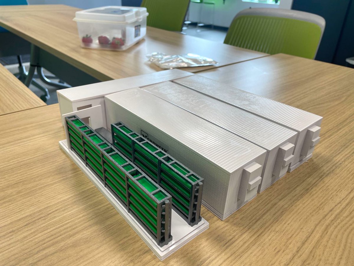 growcer's tweet image. Farm to table has never been easier right? 😎

These mini Growcer farms are proof you don&apos;t need a lot of space to grow your own food 🌱

Virtually tour the real thing: hubs.ly/Q01R5GGf0 

#verticalfarms #modularfarms