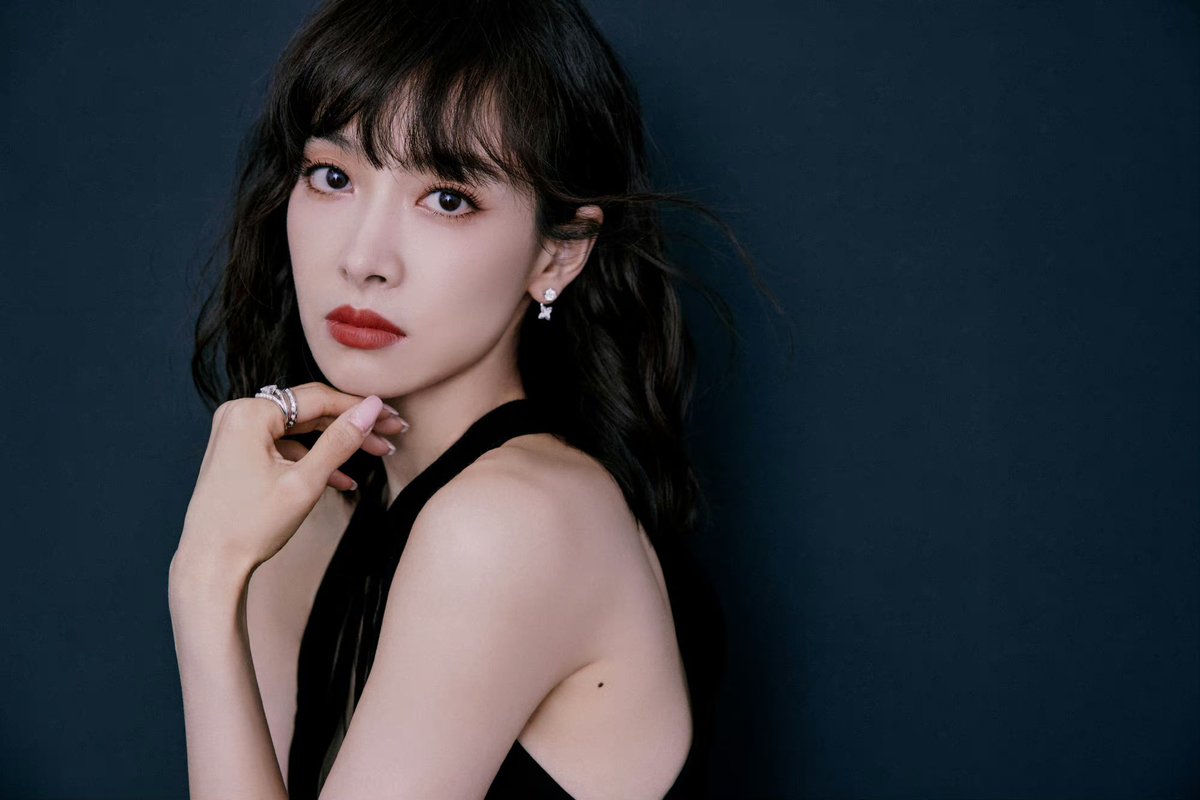 dramapotatoe's tweet photo. #VictoriaSong in her second look for Harper’s Bazaar Icons annual party

More snaps - https://t.co/TEo0pKHX6r

#songqian https://t.co/2ER0isqnfF