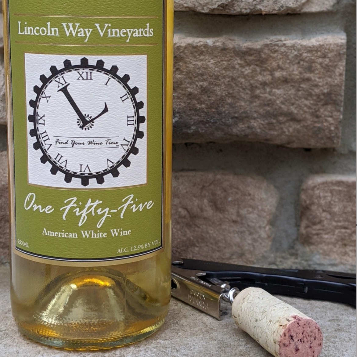 One Fifty-Five (1:55) White, a field blend, estate-grown Vidal Blanc and a few Riesling and Chardonnay grapes, upfront flavors of grapefruit, lemon, and slight melon in the finish—pairs with cream-sauce pasta, chicken, and seafood dishes. 
#findyourwinetime #ohiowine #fieldblend